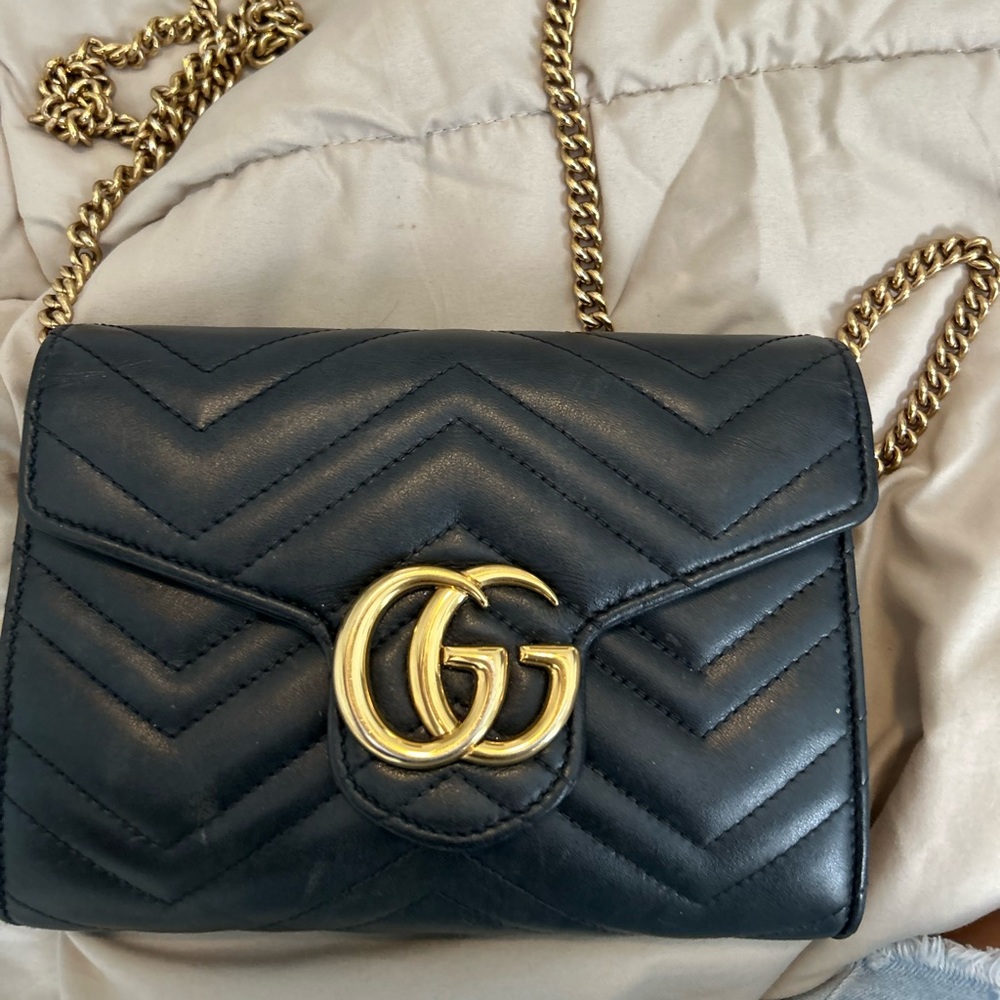 Black n gold gucci purse